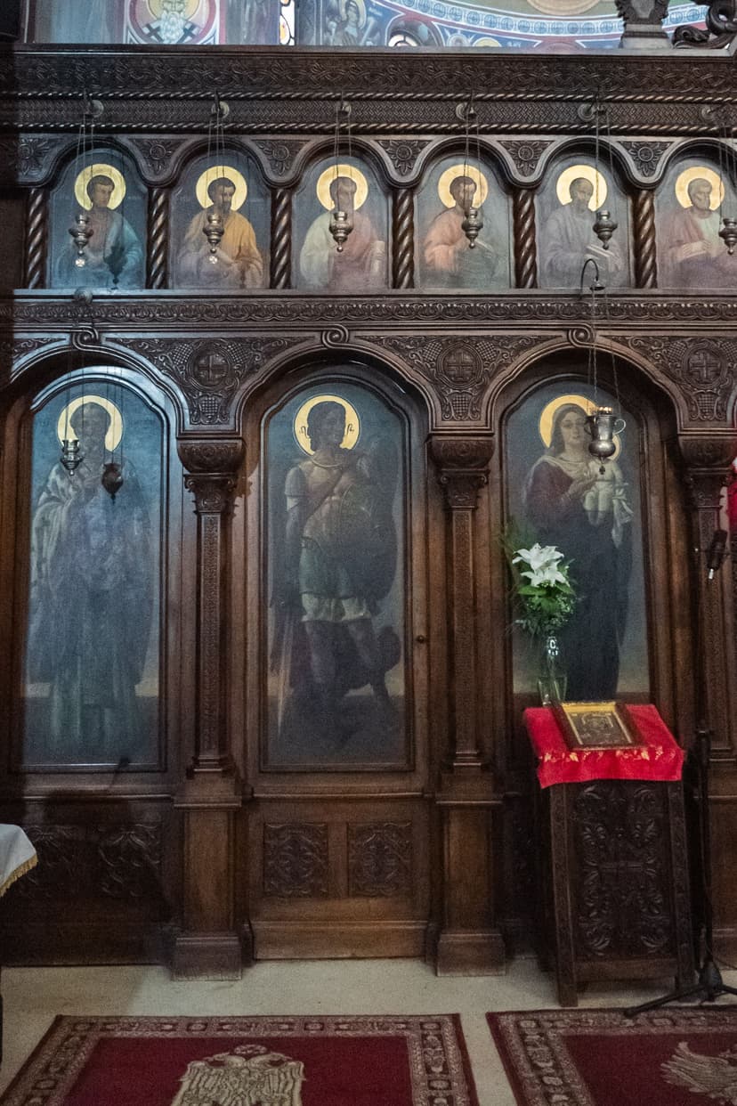 Лева страна олтара