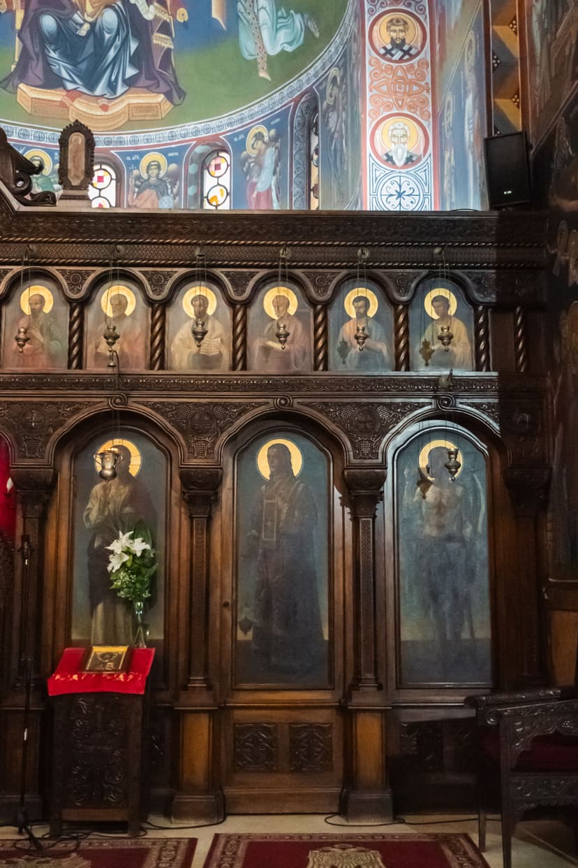 Десна страна олтара