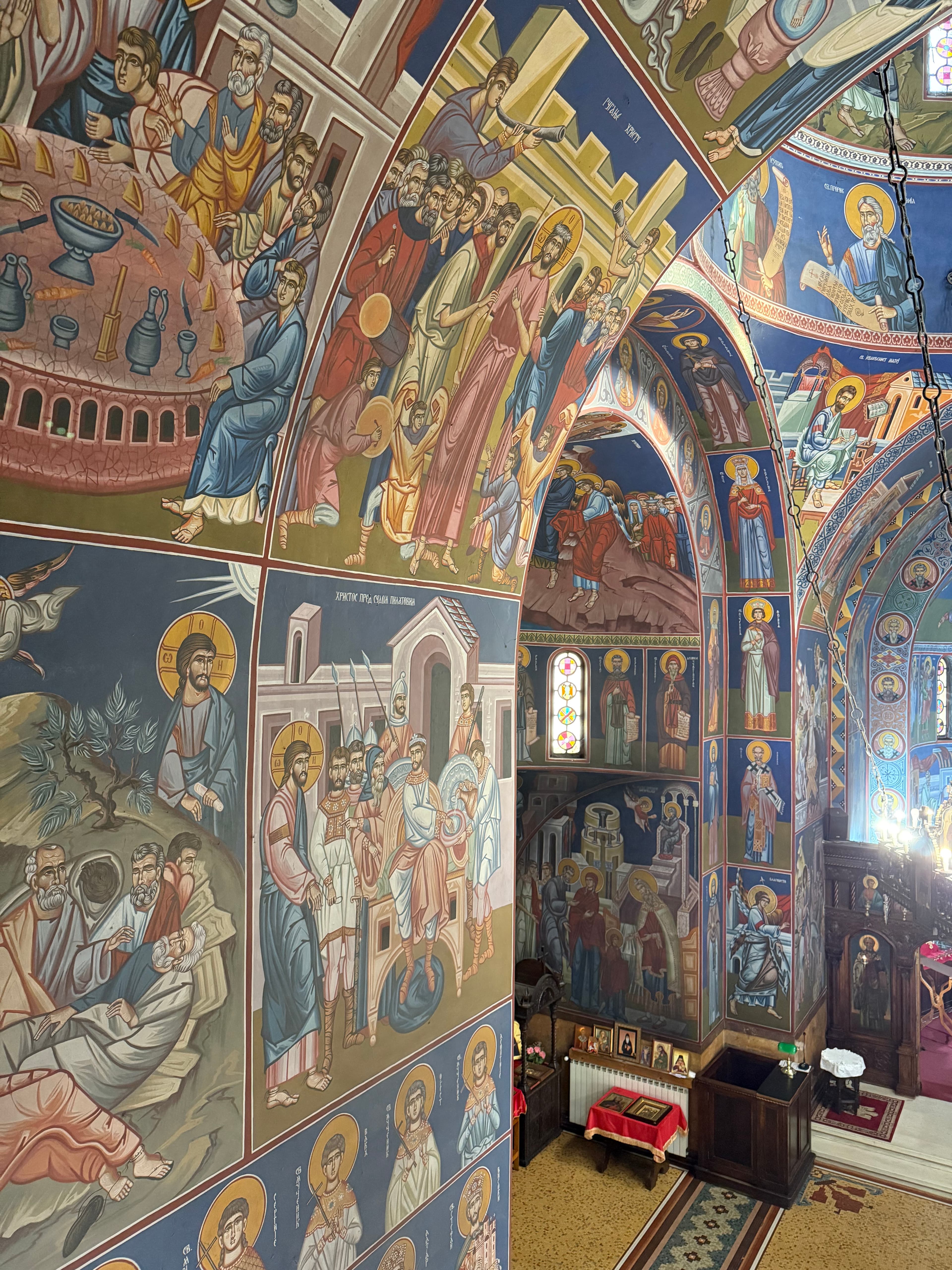 Свети престо у храму